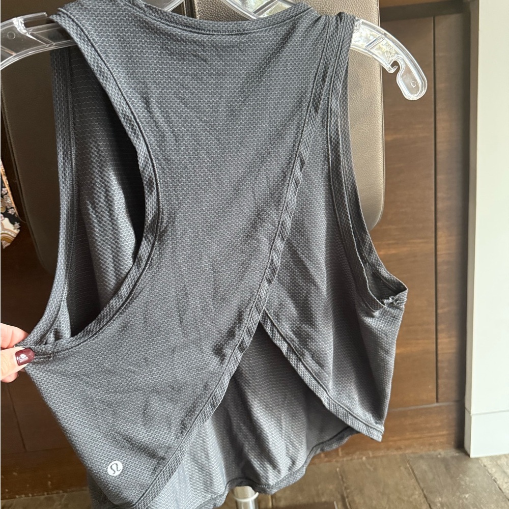 Lululemon cross open back loose fitting top, charcoal grey, sz 8